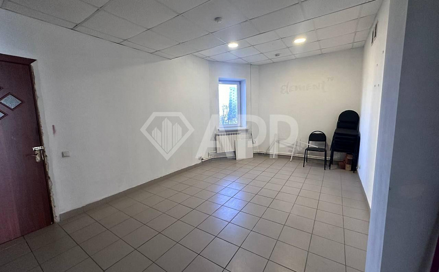 Аренда торгово-офисного помещение 56м2 и 19,2 м2 фото