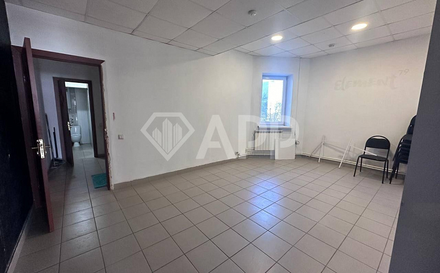 Аренда торгово-офисного помещение 56м2 и 19,2 м2 фото