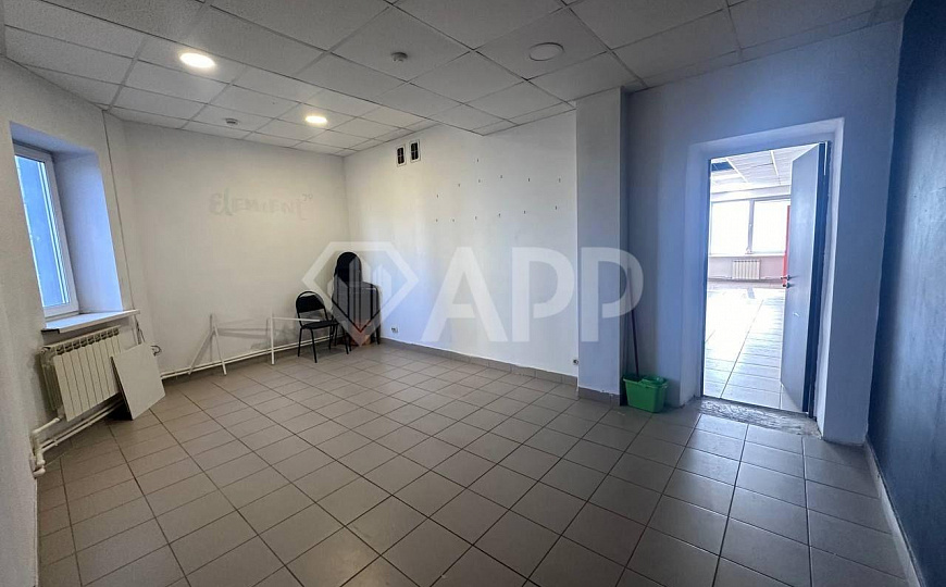 Аренда торгово-офисного помещение 56м2 и 19,2 м2 фото