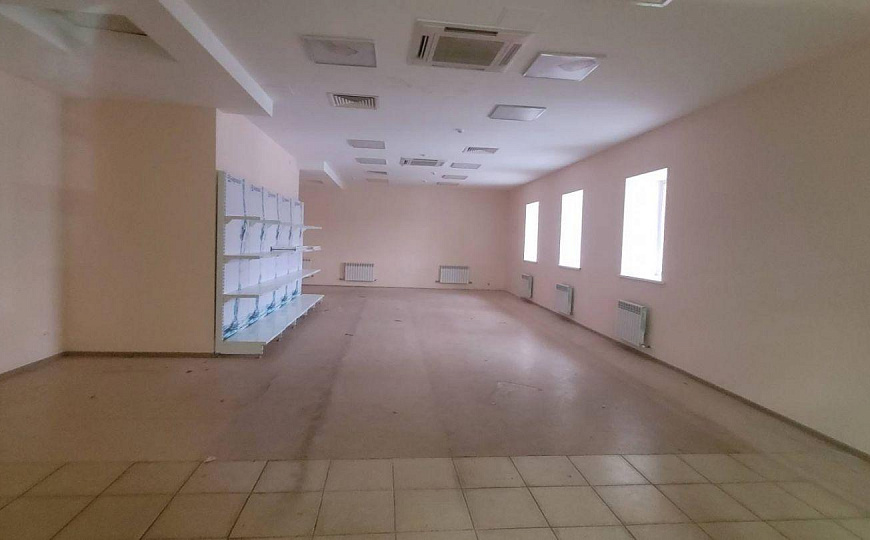 Продам торговое помещение, 1 040 м² фото