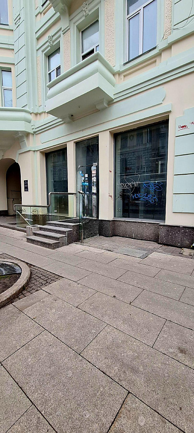 Аренда нежилого помещения на 1-й линии, 307,8 м² фото