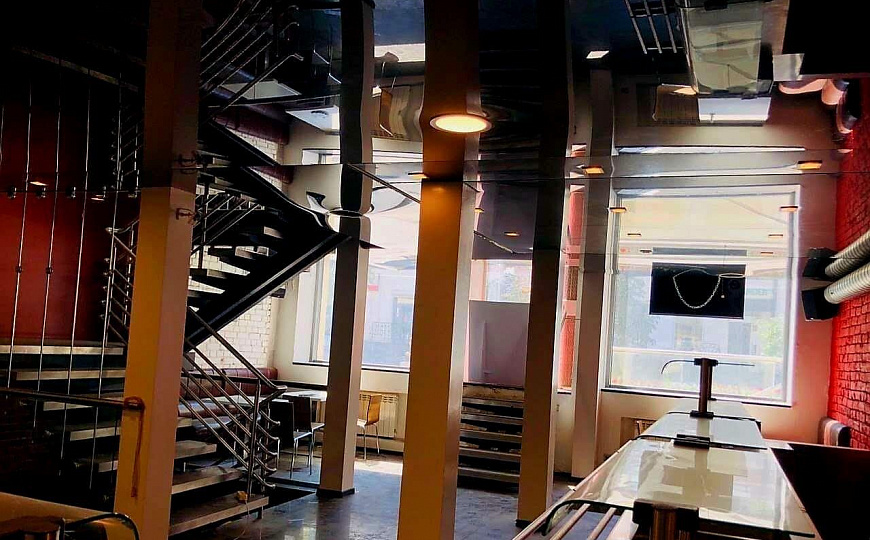 Аренда нежилого помещения на 1-й линии, 307,8 м² фото