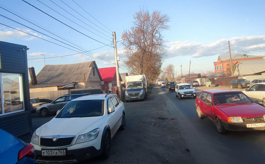 Продам земельный участок с строениями фото