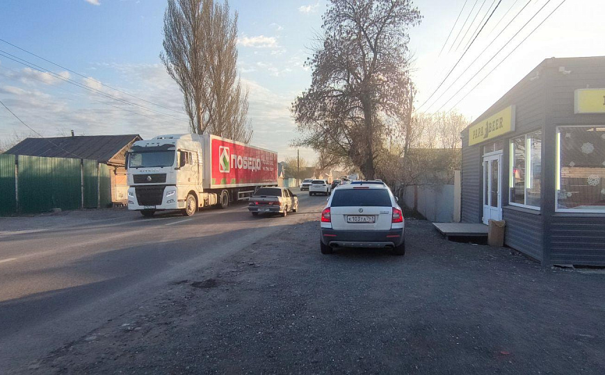 Продам земельный участок с строениями фото
