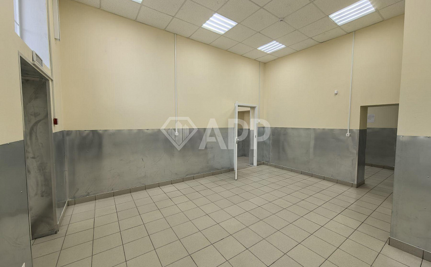 Сдаю торговое помещение, 290 м² фото