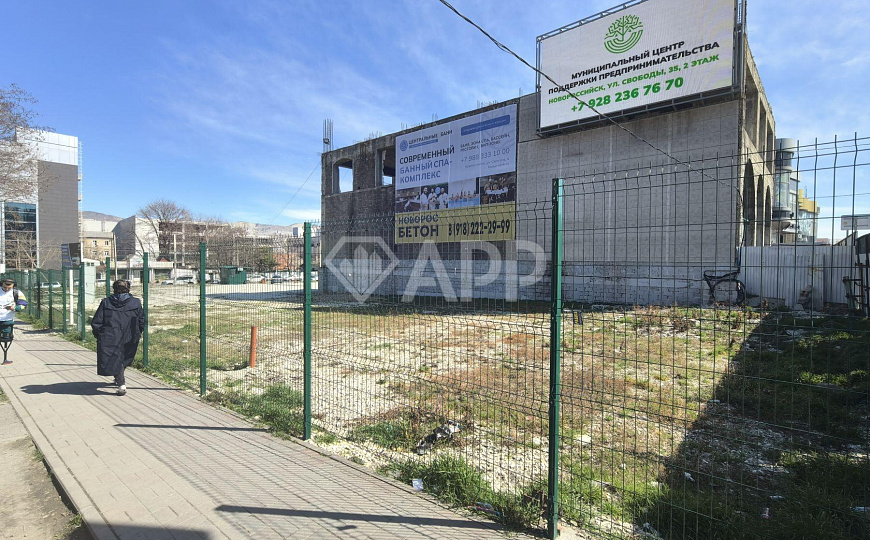 Сдаю участок в Центре 43 сос. фото