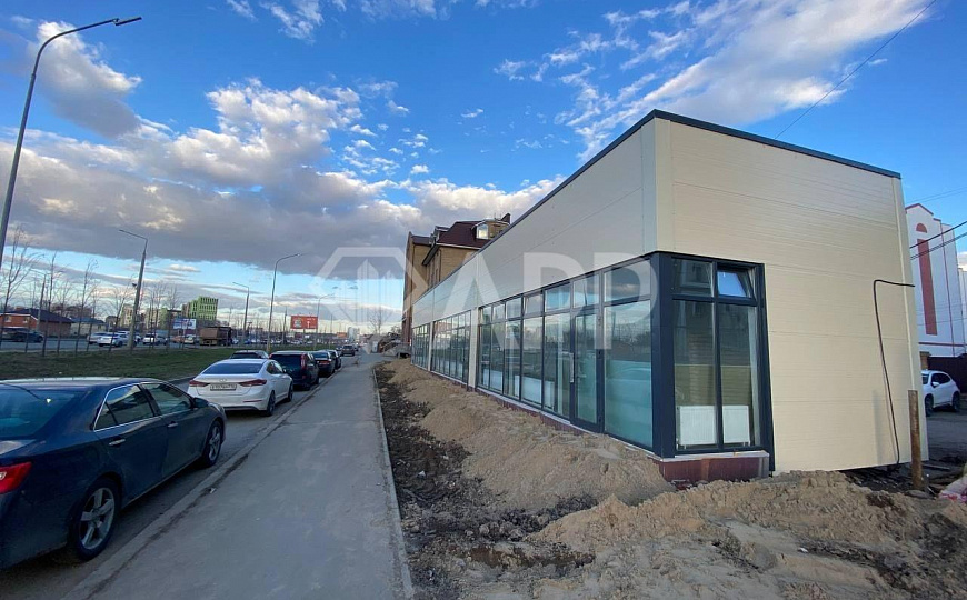 Сдаю торговое помещение 137м² на первой линии Мамадышского тракта фото