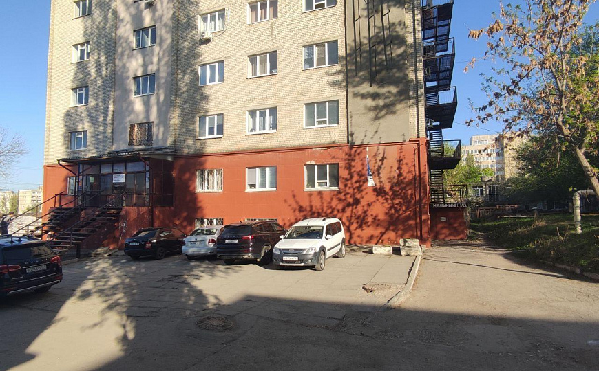 Здание с арендаторами, 2 136,9 м² фото