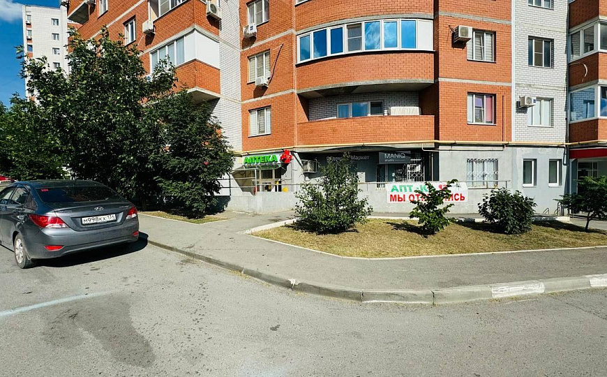 Помещение с ремонтом и отделным входом 100 м² фото