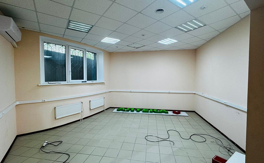Помещение с ремонтом и отделным входом 100 м² фото
