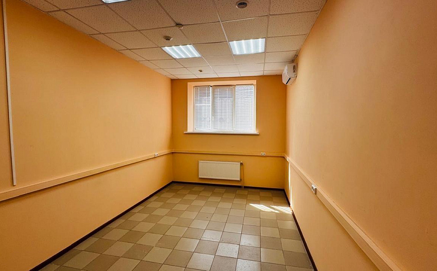 Помещение с ремонтом и отделным входом 100 м² фото