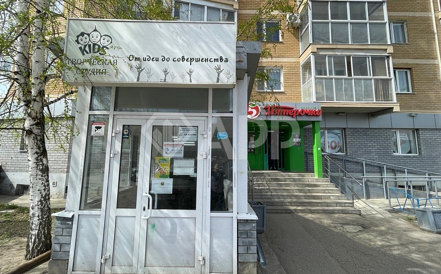 Продам цоколь с арендаторами на трафике. фото