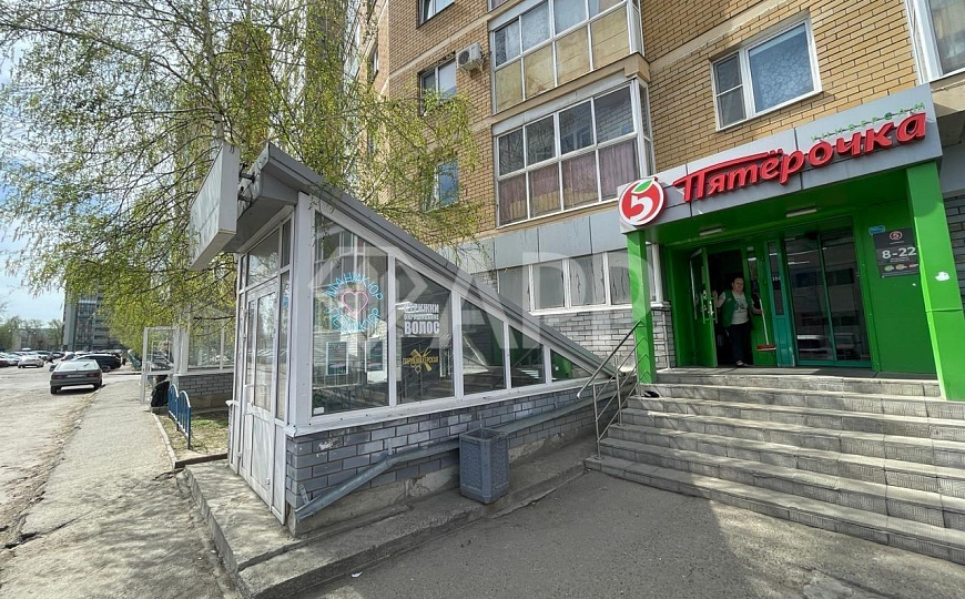 Продам цоколь с арендаторами на трафике. фото