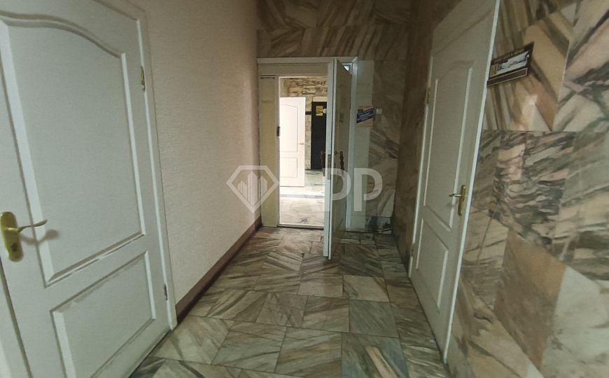 Продам здание с арендаторами фото