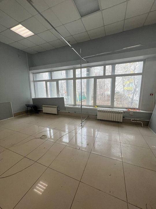Сдаются помещения в ТЦ на ул Демократической фото