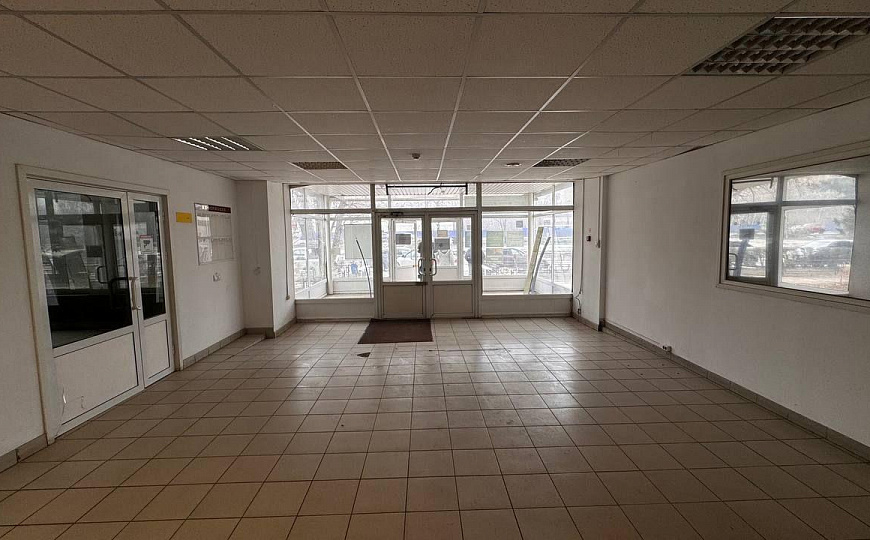 Помещения 150 кв.м. в офисном здании фото