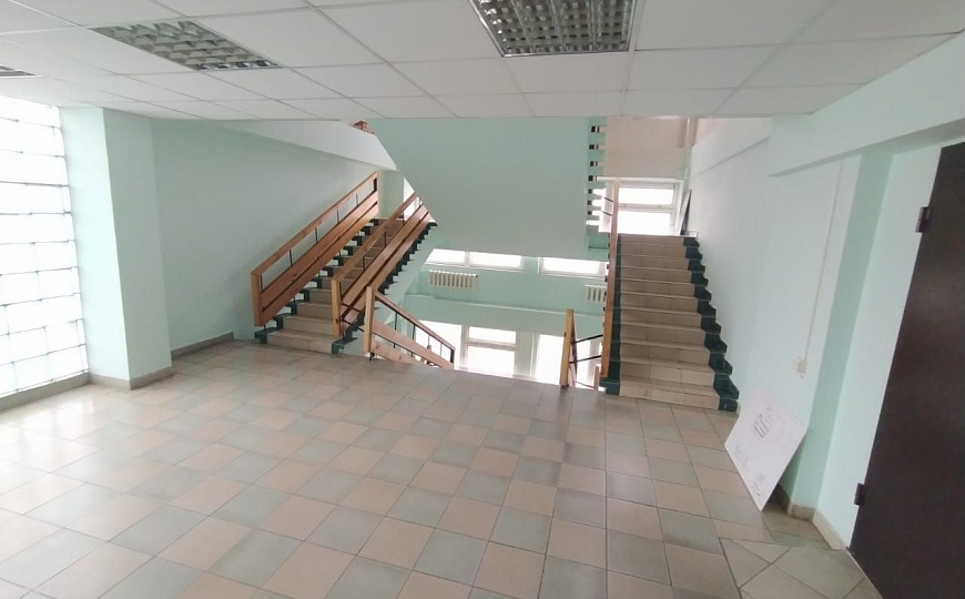 Помещения 150 кв.м. в офисном здании фото