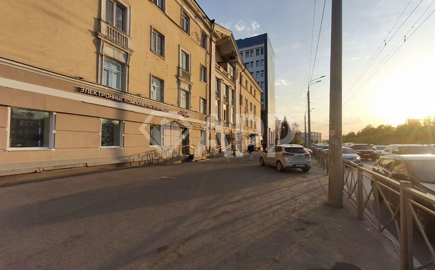 Продам офис с ремонтом в центре с парковкой фото