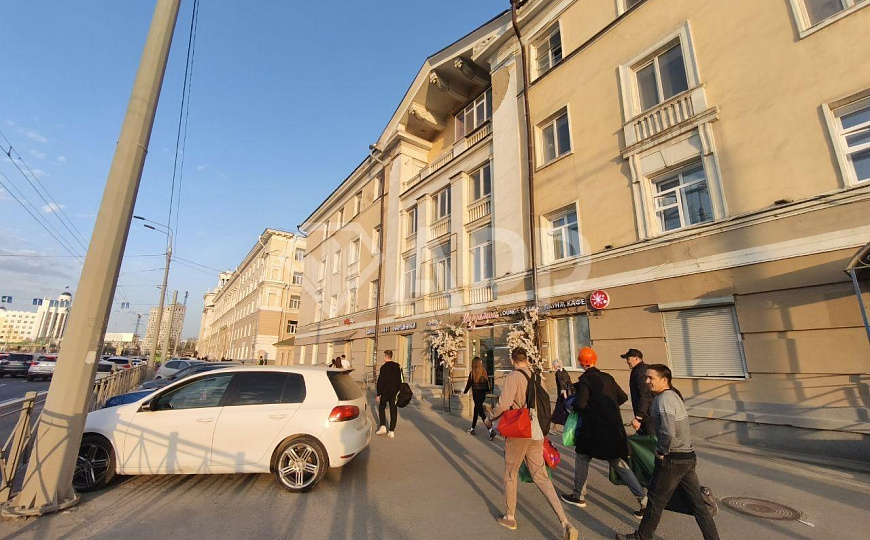 Продам офис с ремонтом в центре с парковкой фото