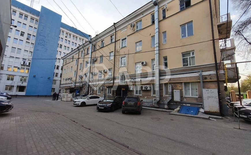 Продам офис с ремонтом в центре с парковкой фото