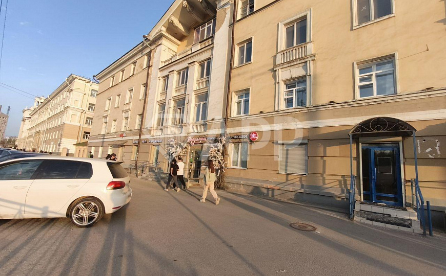 Продам офис с ремонтом в центре с парковкой фото