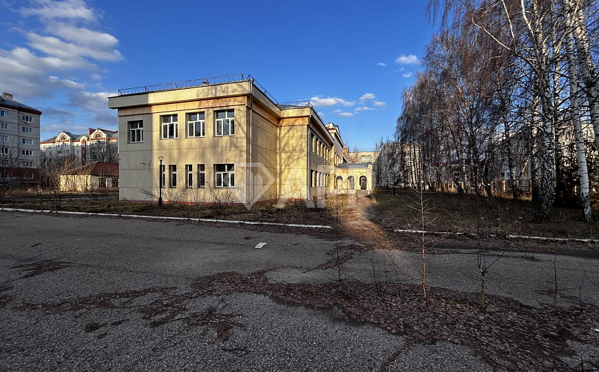 Здание в центре города. Возможна частичная аренда фото