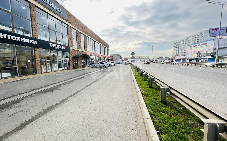 Сдаю торговое помещение, 320 м² фото