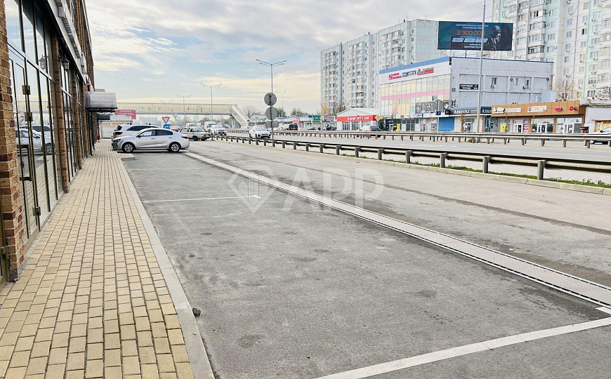 Сдаю торговое помещение, 320 м² фото