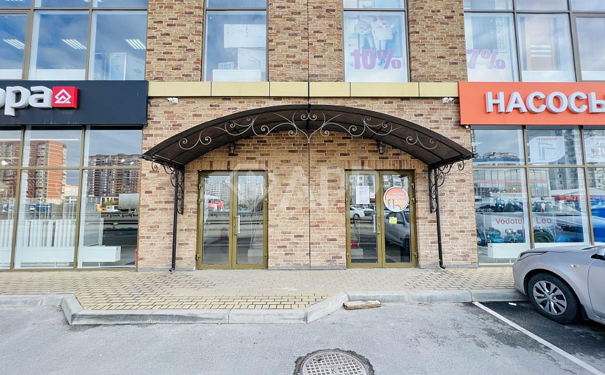 Сдаю торговое помещение, 320 м² фото