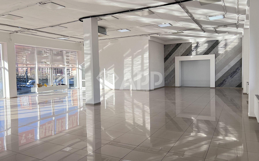 Сдаю торговое помещение, 320 м² фото