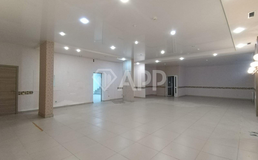 Под общепит, торговлю, 282 м² в центре фото