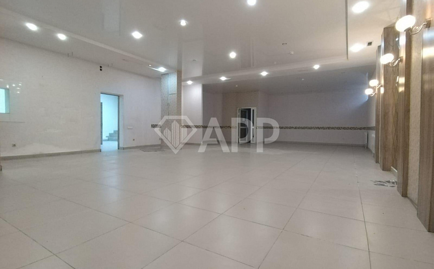 Под общепит, торговлю, 282 м² в центре фото