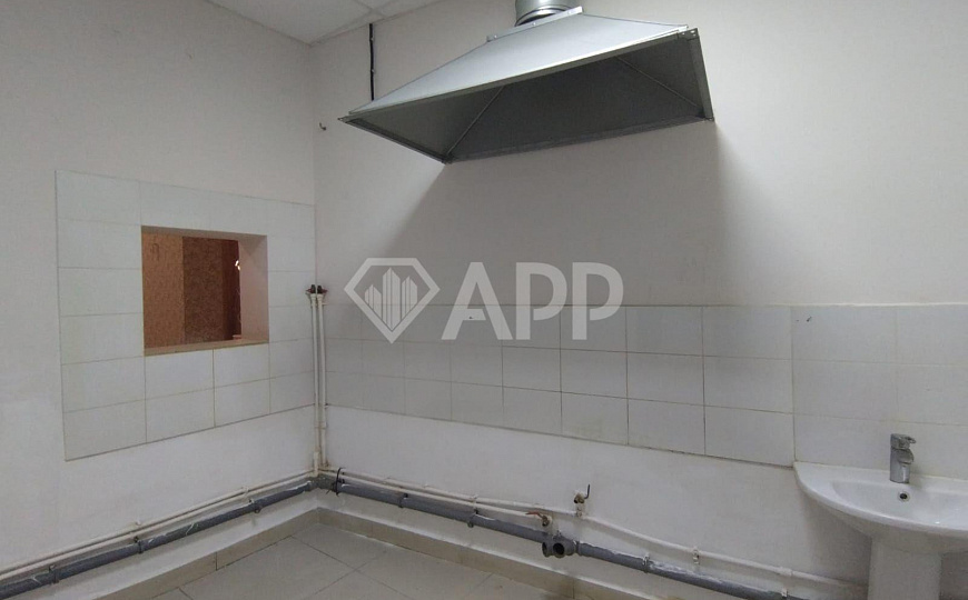 Под общепит, торговлю, 282 м² в центре фото
