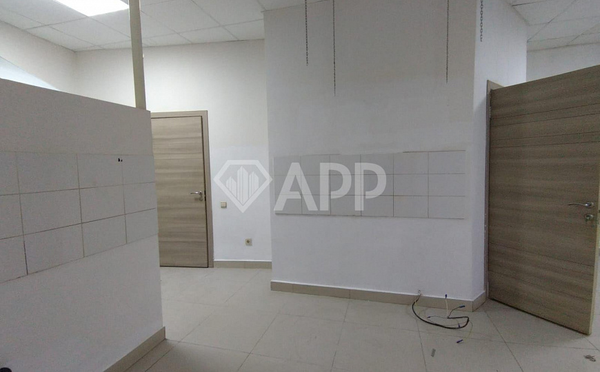 Под общепит, торговлю, 282 м² в центре фото