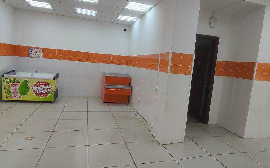 Сдам торговую площадь в магазине фото