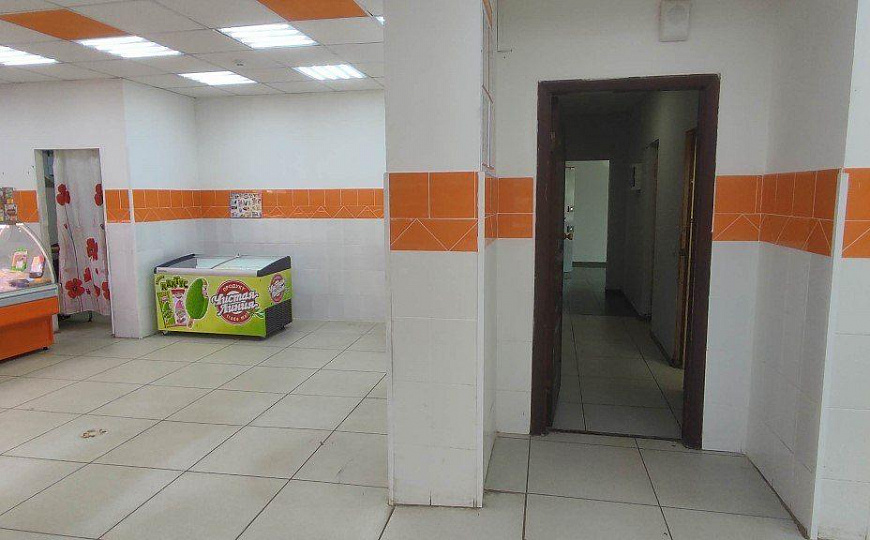 Сдам торговую площадь в магазине фото