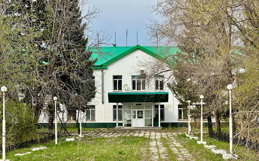 Аренда здания 2036 м2 под пансионат в г.Новокуйбышевске фото