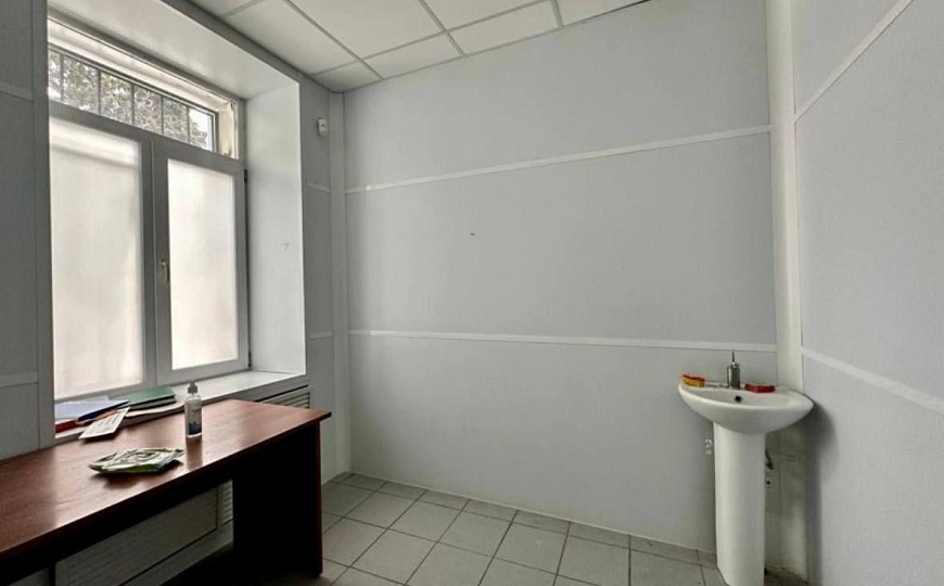 Аренда здания 2036 м2 под пансионат в г.Новокуйбышевске фото