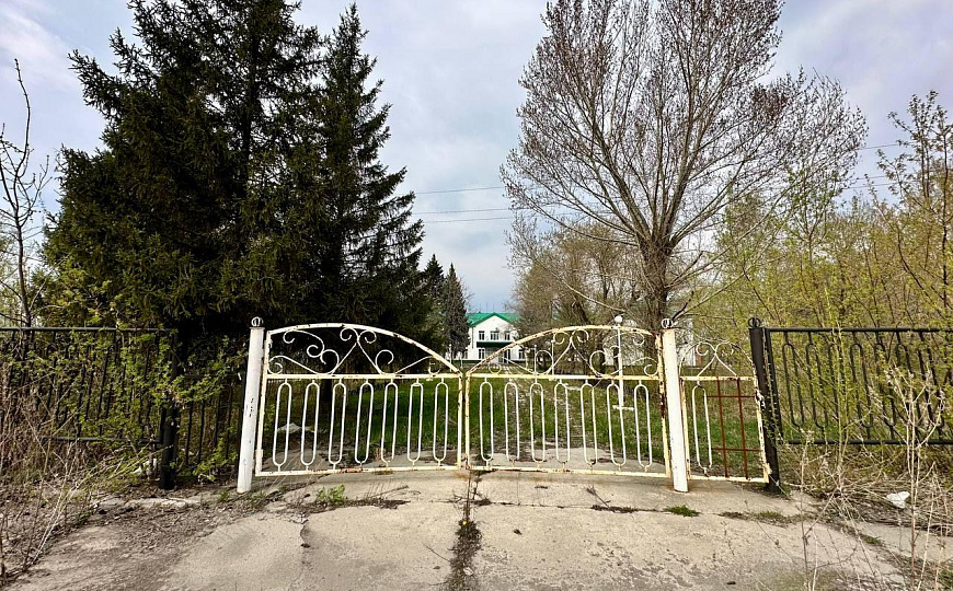 Аренда здания 2036 м2 под пансионат в г.Новокуйбышевске фото