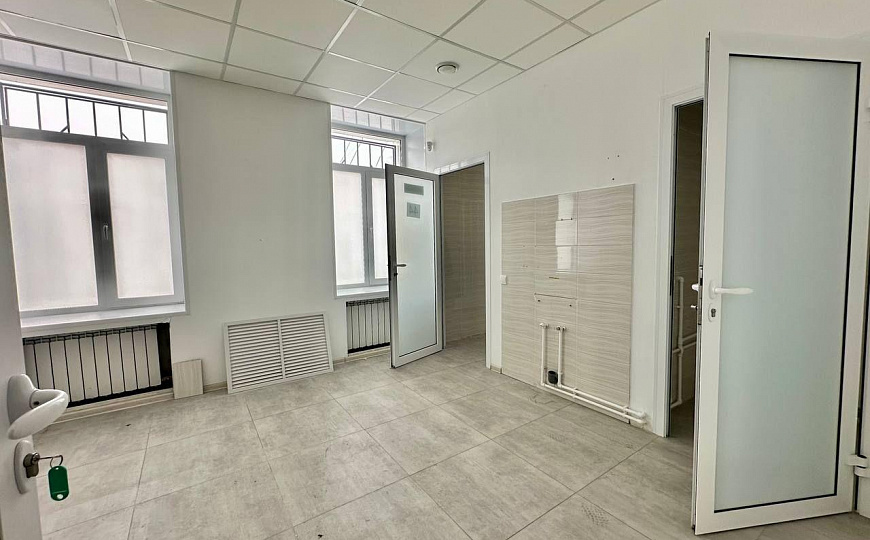 Продажа здания 2036 м2 в г.Новокуйбышевск под мед.центр фото