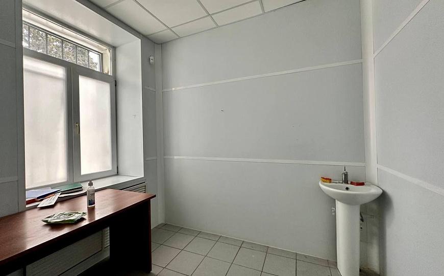 Продажа здания 2036 м2 в г.Новокуйбышевск под мед.центр фото