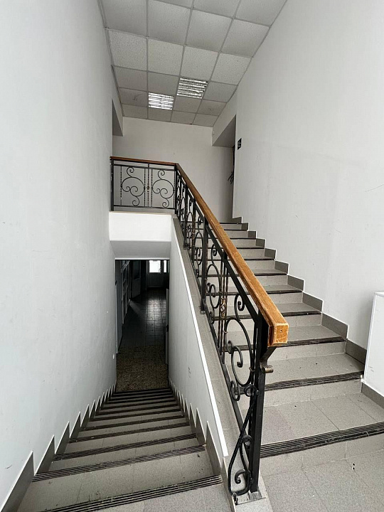 Продажа здания 2036 м2 в г.Новокуйбышевск под мед.центр фото