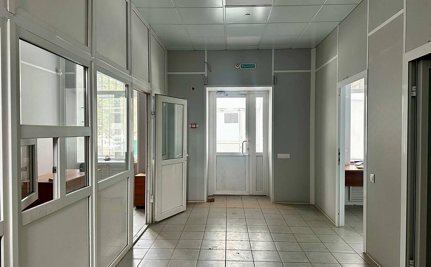 Продажа здания 2036 м2 в г.Новокуйбышевск под мед.центр фото