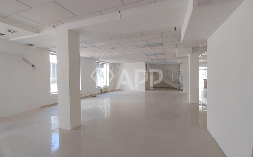 Сдам торговое помещение, 150 м² фото