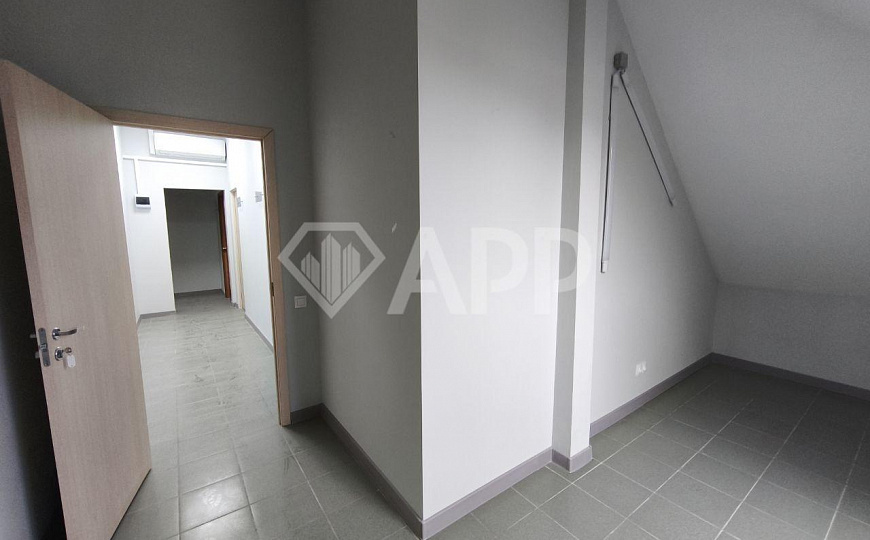 Офисы с арендаторами и пустые от 9 м², продажа фото