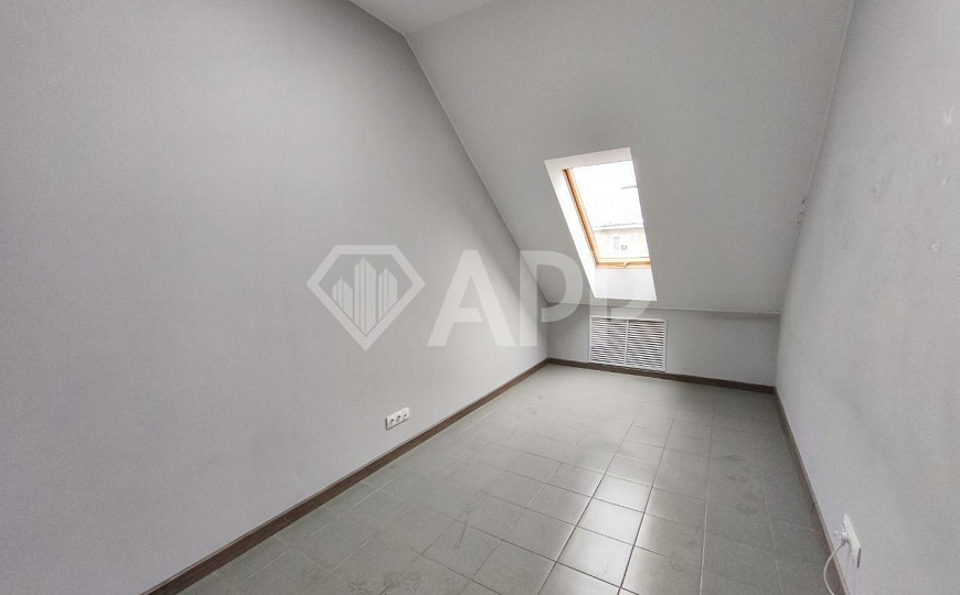 Офисы с арендаторами и пустые от 9 м², продажа фото