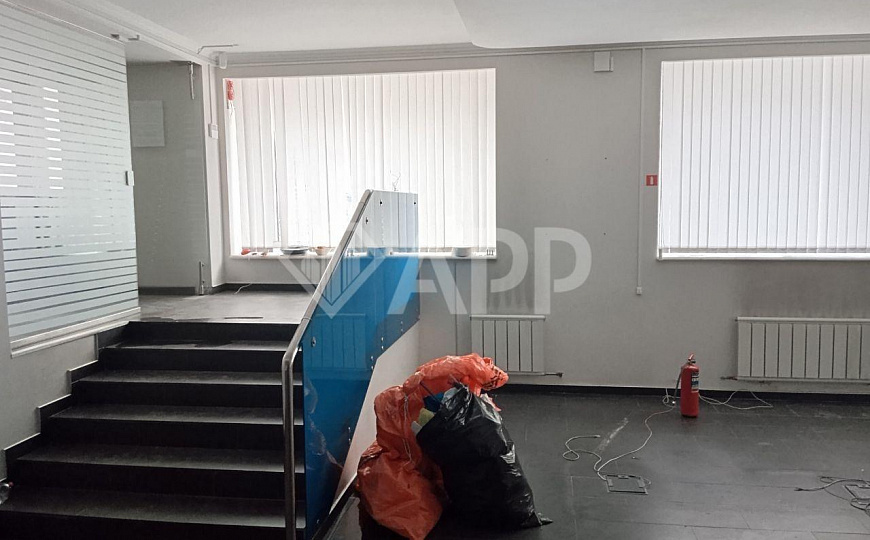 Аренда помещения свободного назначения (ПСН), три этажа ,846м2, в центре города фото