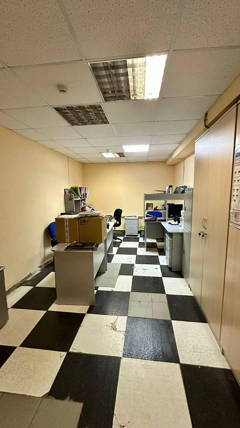 Продам нежилое коммерческое помещение  486 м² на цокольном этаже фото