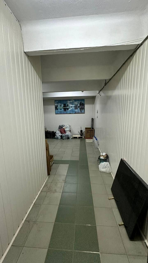 Продам нежилое  коммерческое помещение на цокольном этаже 200 м² фото