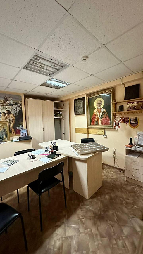 Продам нежилое  коммерческое помещение на цокольном этаже 200 м² фото
